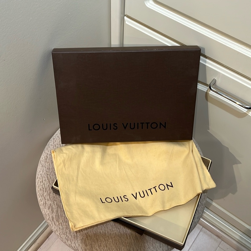 LV BOX & dust bag